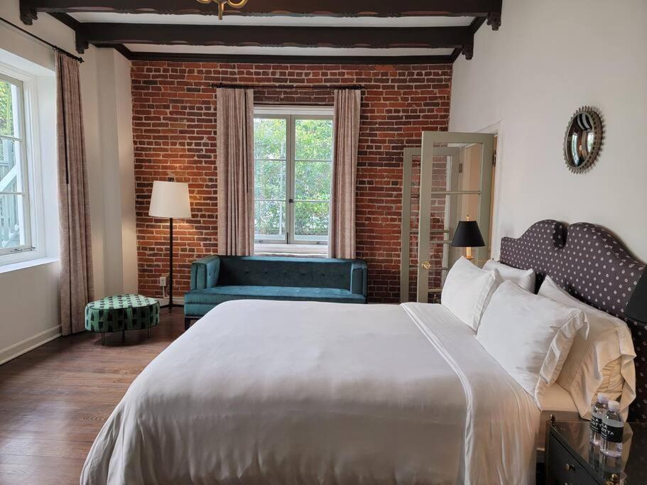 Cozy Studio With Franklin Village View - 30 Day Minimum Stay Los Angeles Bagian luar foto